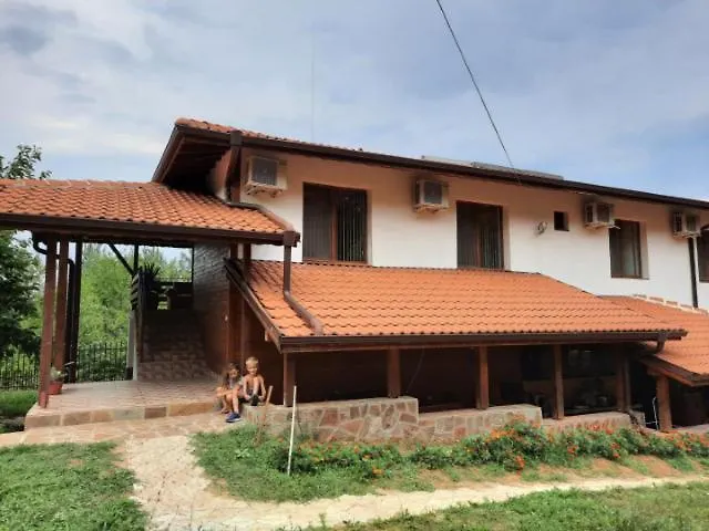 Dom wakacyjny райчевата къща - *